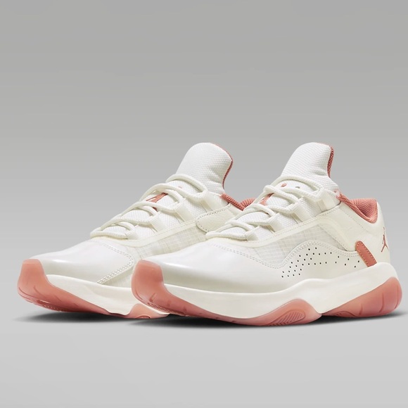 NIB Women’s Air Jordan 11 CMFT Low - Picture 1 of 11